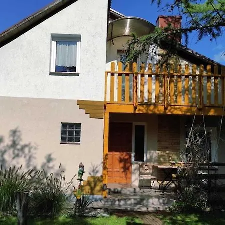بيت للعطل Lakeside Villa, Private Garden Wierzchowo (Szczecinek)